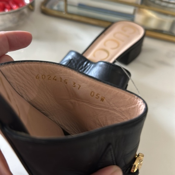 Gucci Black and Gold Sandals - Picture 10 of 10